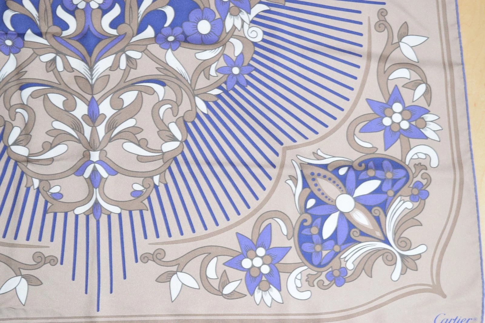 must de Cartier Scarf Panther Floral Silk 87 cm Purple Leopard Flower Shawl Foulard YA7577_0324 (2)