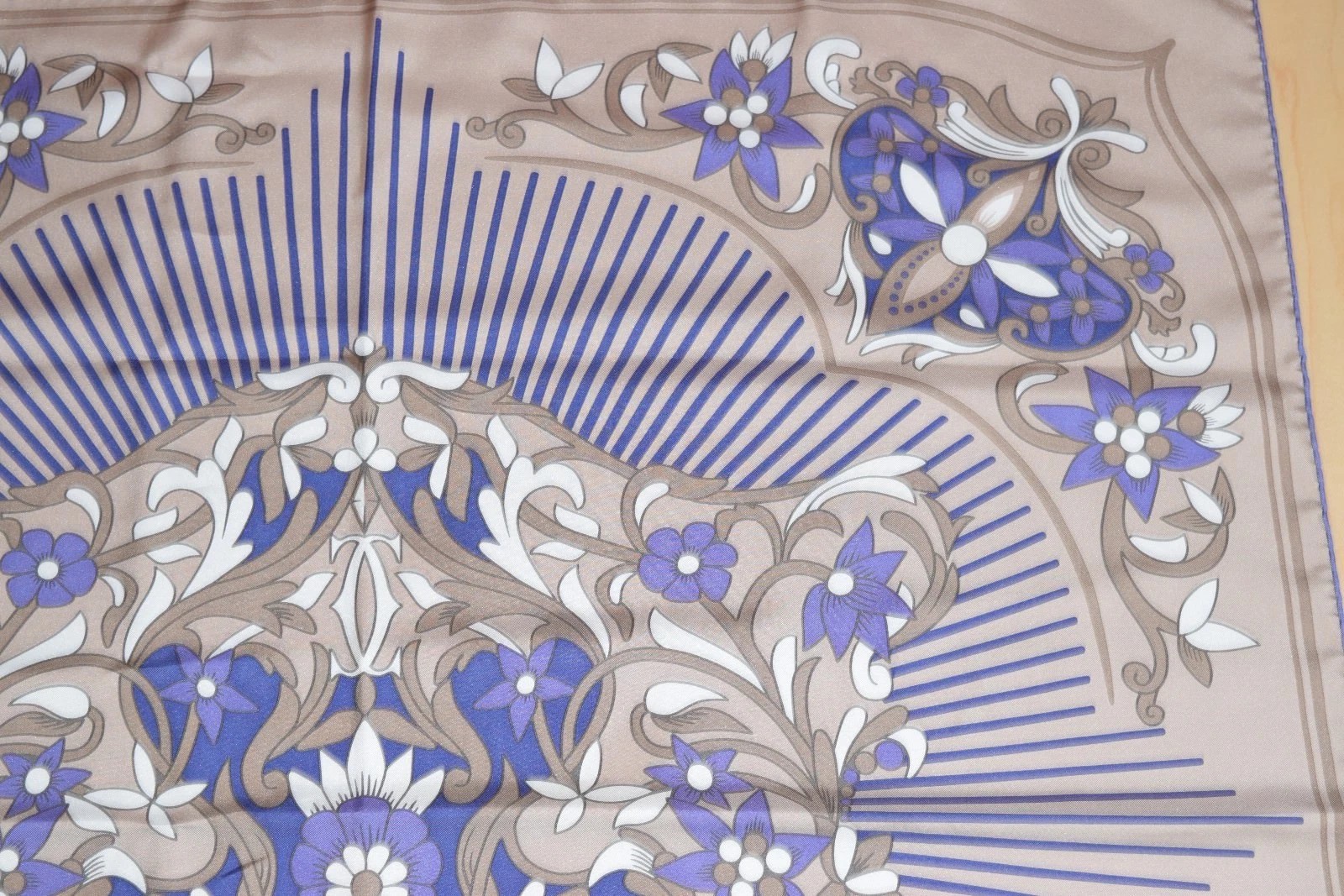 must de Cartier Scarf Panther Floral Silk 87 cm Purple Leopard Flower Shawl Foulard YA7577_0324 (3)