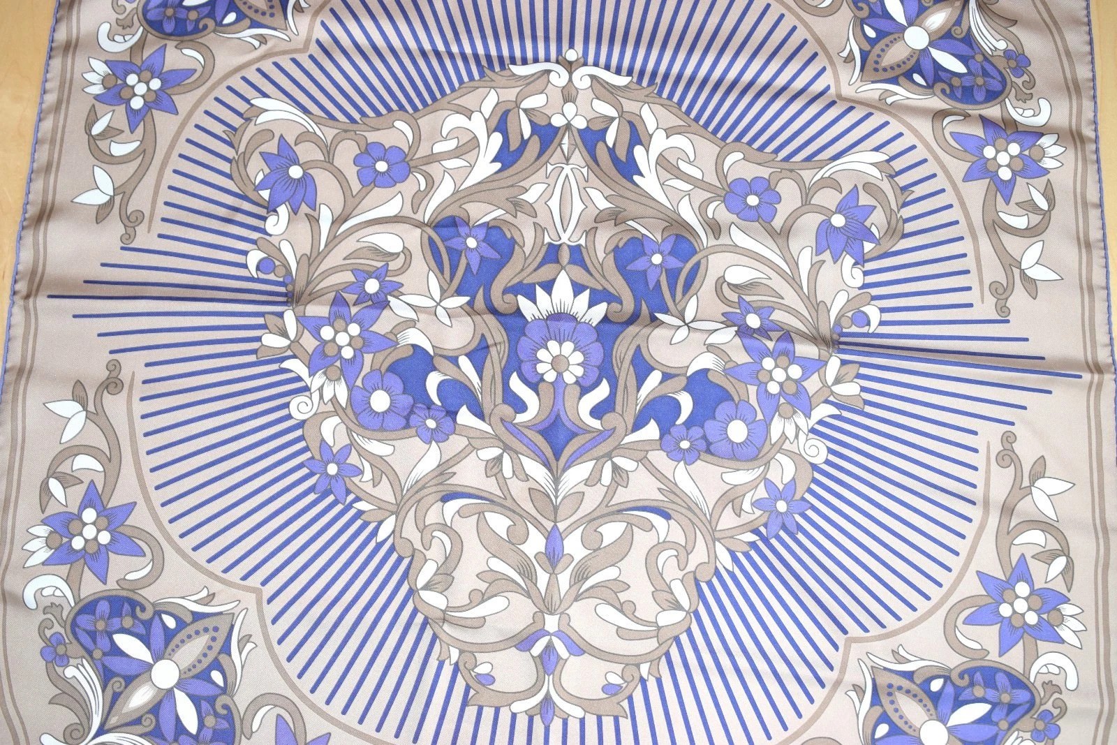 must de Cartier Scarf Panther Floral Silk 87 cm Purple Leopard Flower Shawl Foulard YA7577_0324 (9)