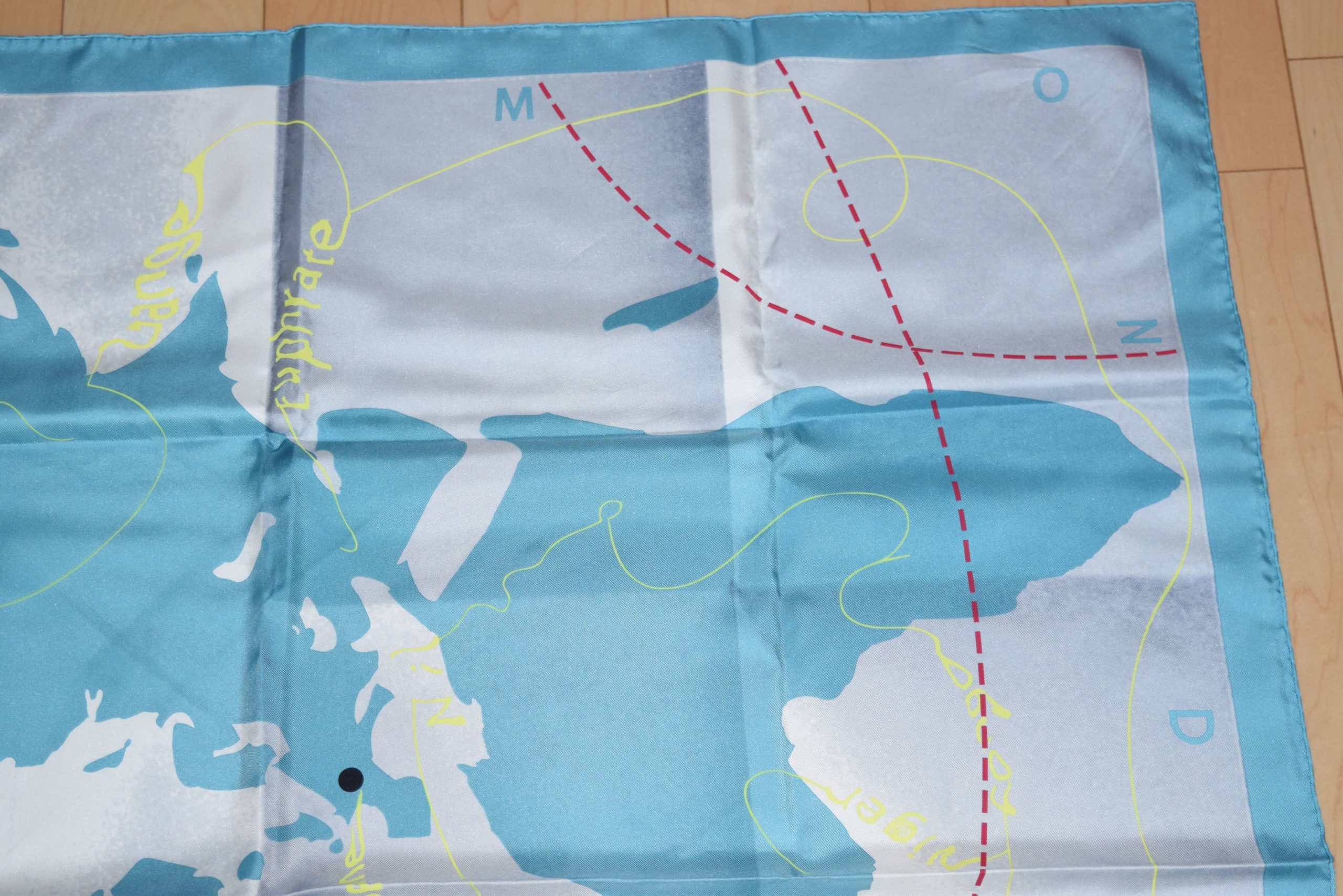 Hermes Scarf Le Monde Est Une Fleuve 90 cm Silk White blue World map Carre  35
