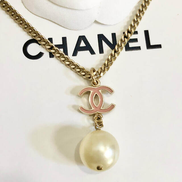 pearl necklace pink chanel