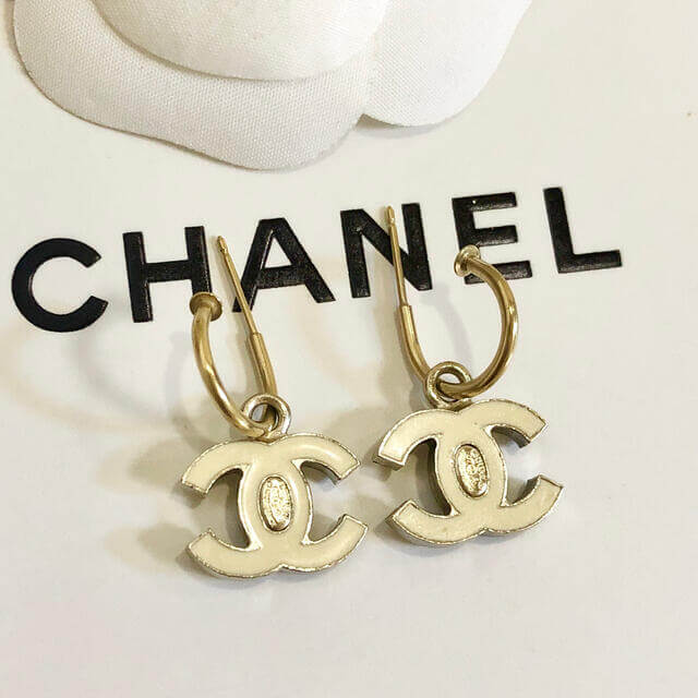 Chanel hoop Earrings CC Logo beige Gold Rhinestone Pearl 07A 081 – art ...