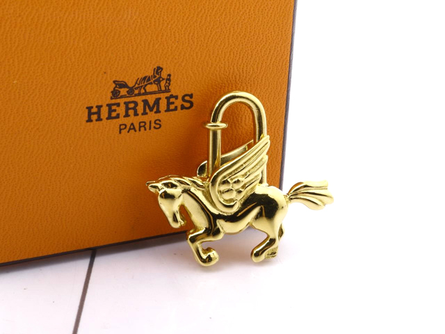 HERMES Le Cheval Pegasus Motif Cadena Padlock Gold Hand Bag Charm 1993  Limited