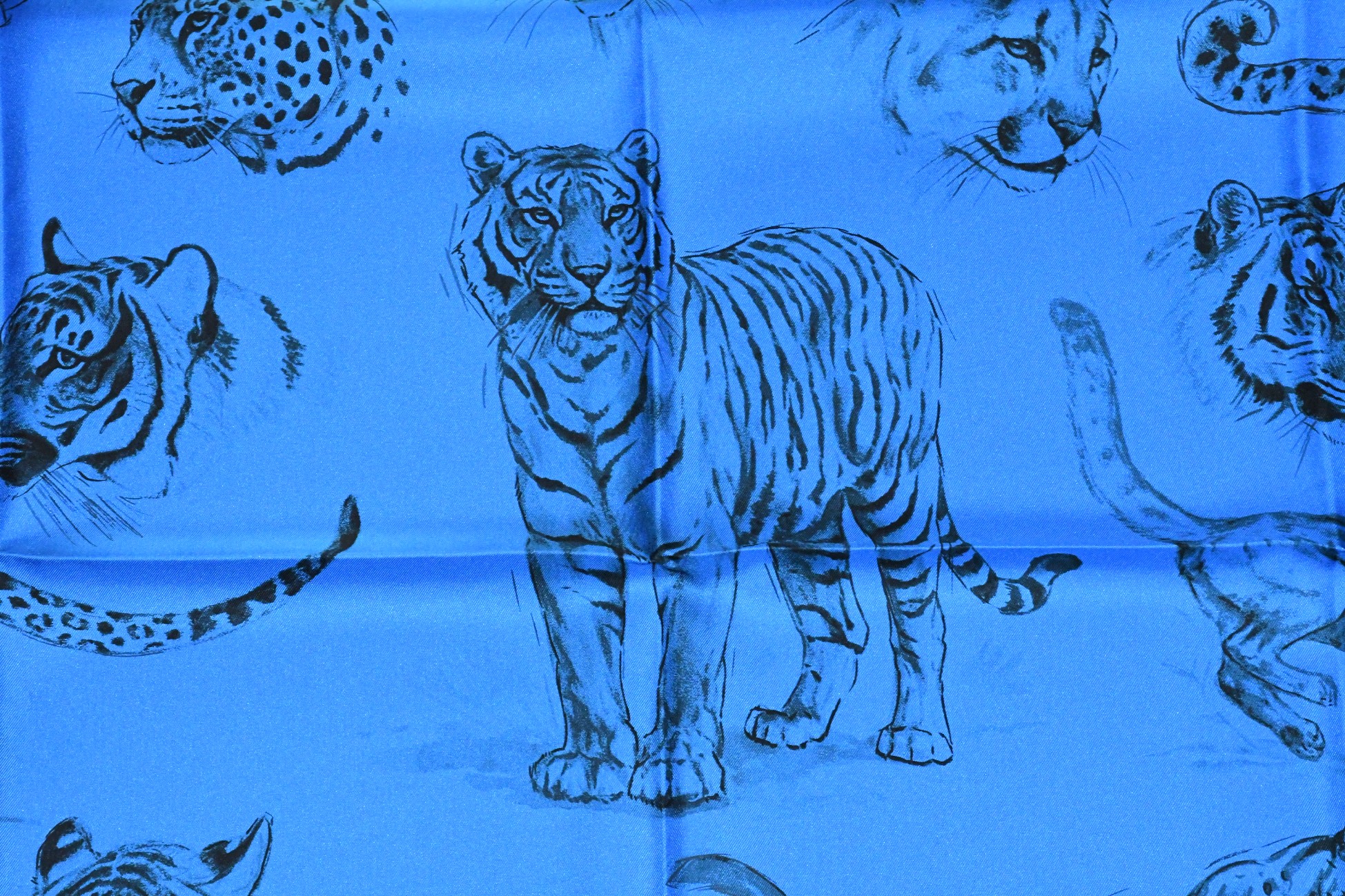 Hermes Scarf dans L'Atelier de Robert Dallet 90 cm Silk Blue Carre Jaguar Tiger 35