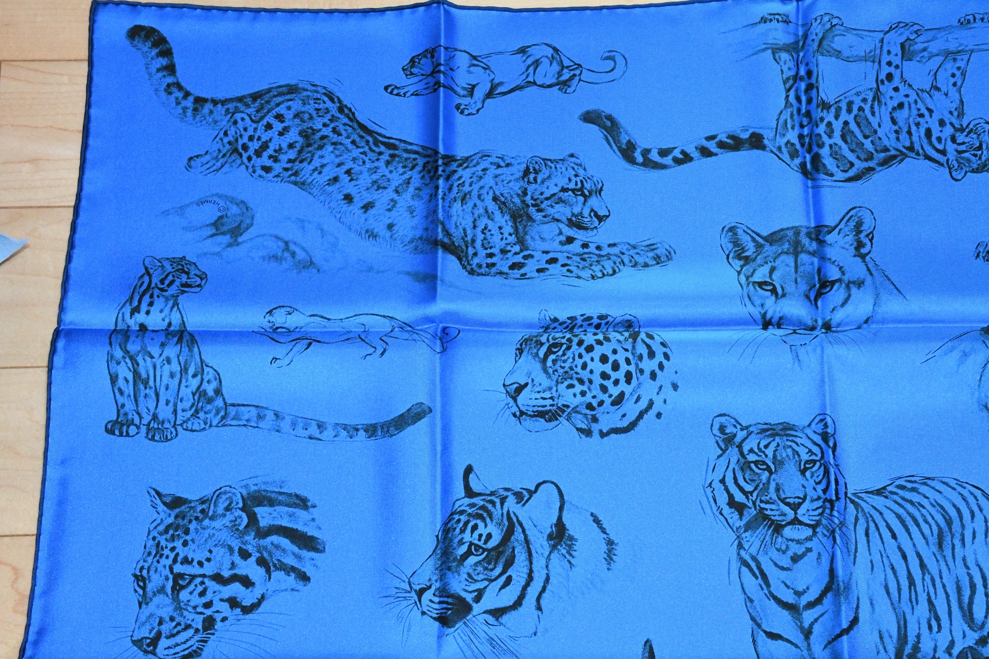 Hermes Scarf dans L'Atelier de Robert Dallet 90 cm Silk Blue Carre Jaguar Tiger 35