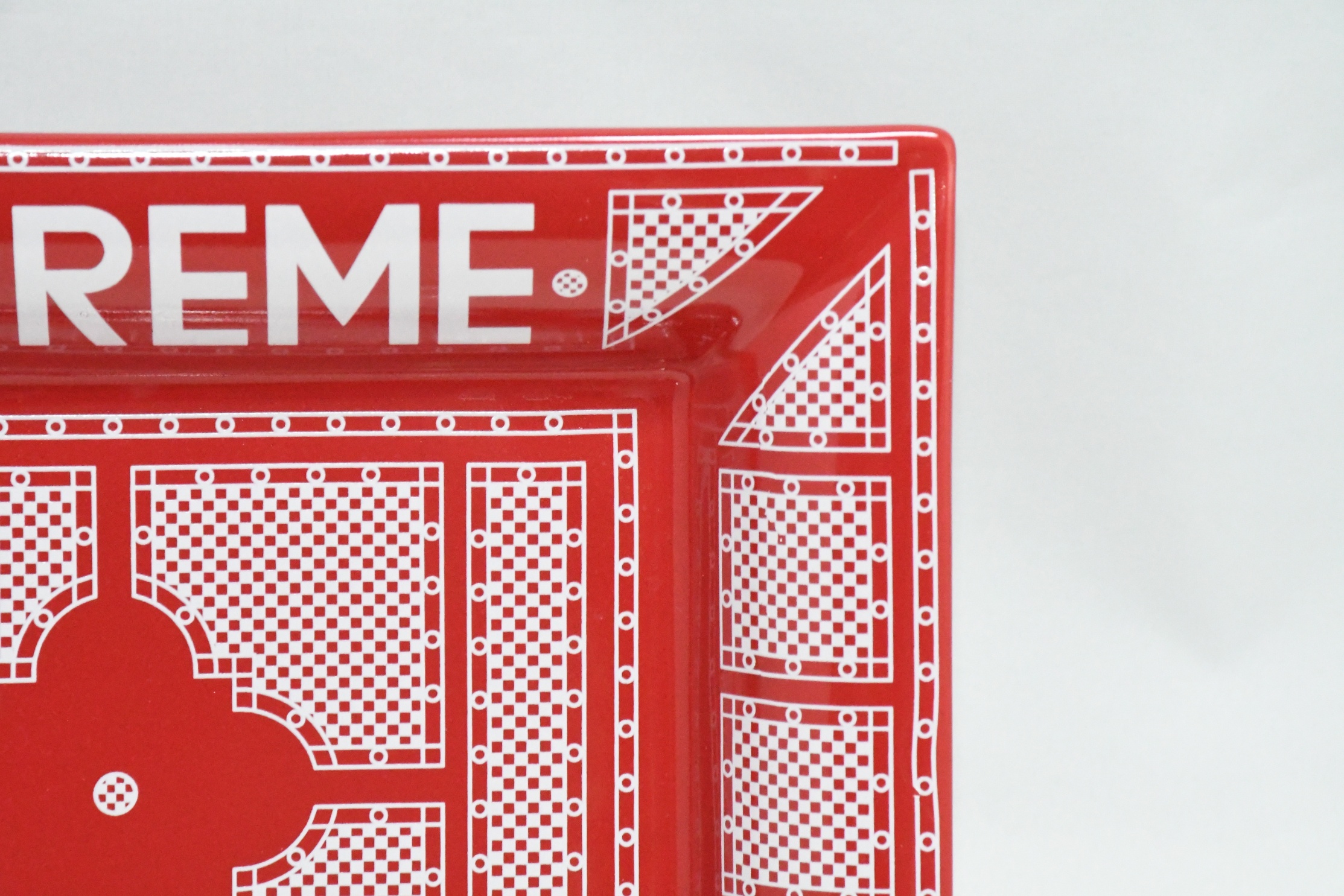 SUPREME Hermes Ceramic Change tray red Ashtray plate dinnerware