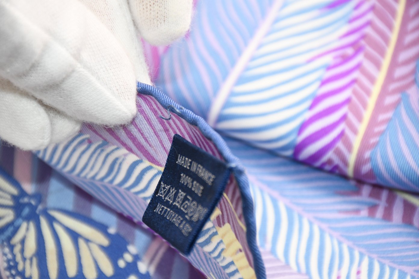 Hermes Scarf Jaguar Quetzal 90 cm Christine Henry silk purple animal Carre 064 AUC46640_1009 (5)