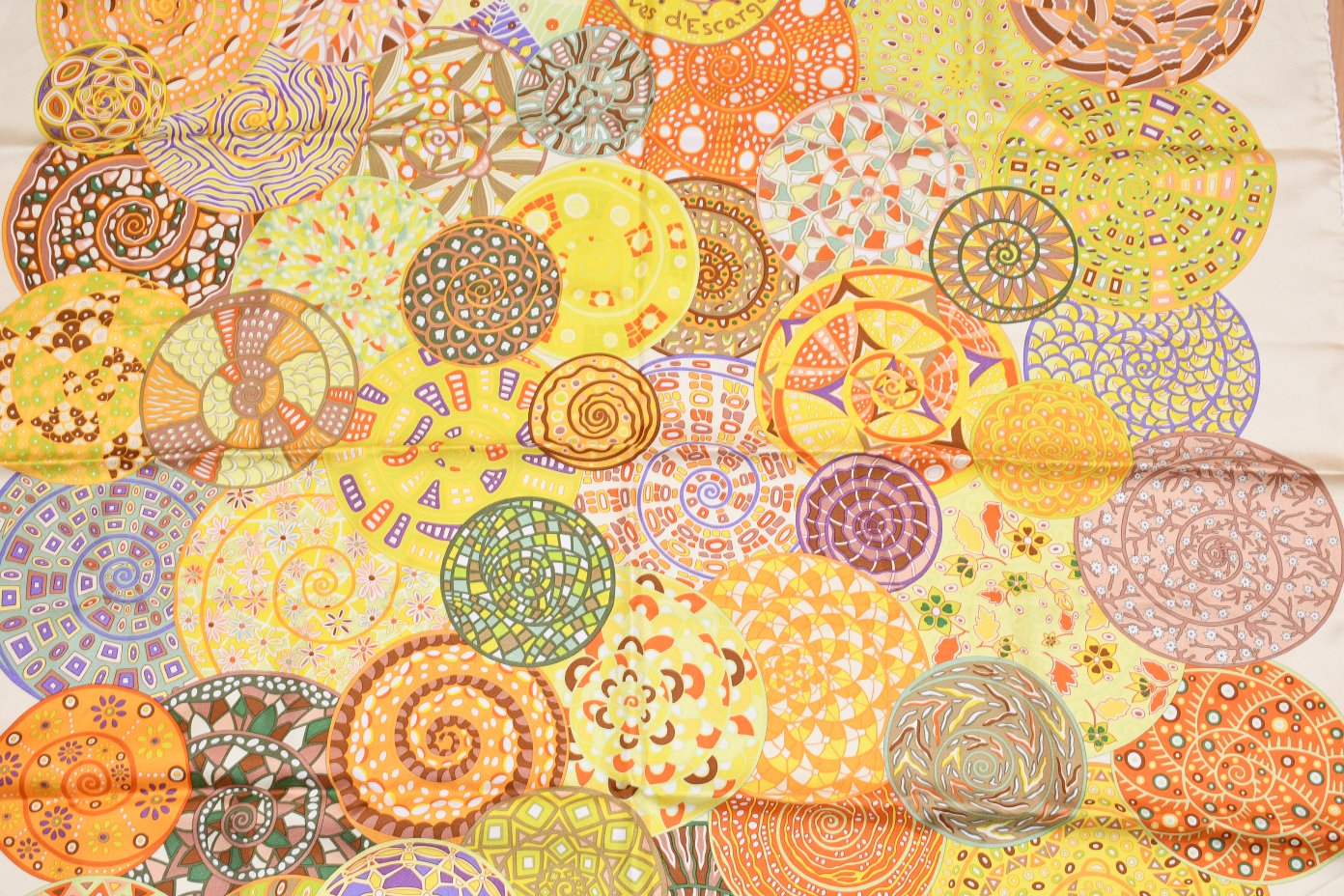 Hermes Scarf Reves d'Escargots 90 cm silk yellow cream snail dream Carre ME25000_0917 (10)