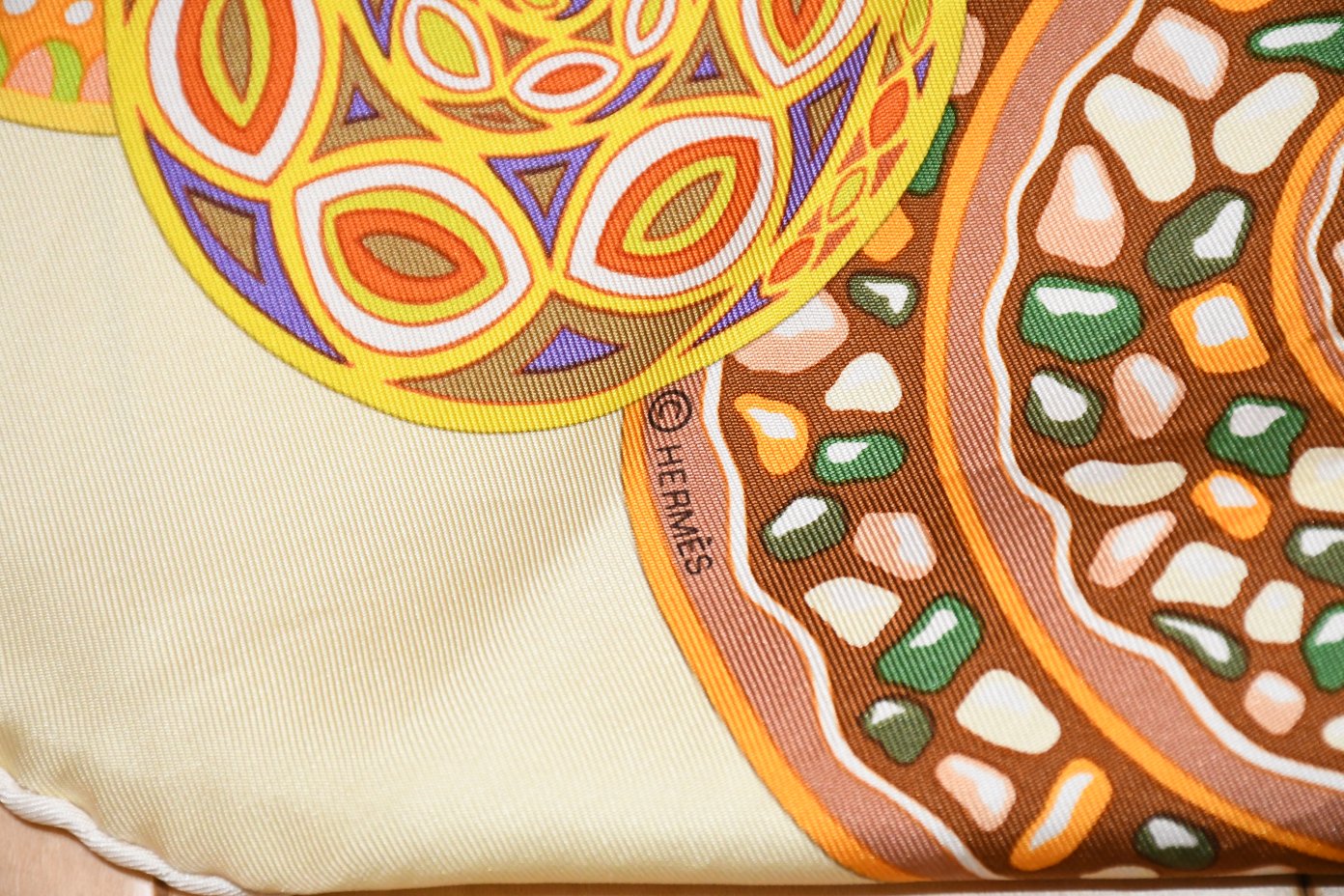 Hermes Scarf Reves d'Escargots 90 cm silk yellow cream snail dream Carre ME25000_0917 (12)