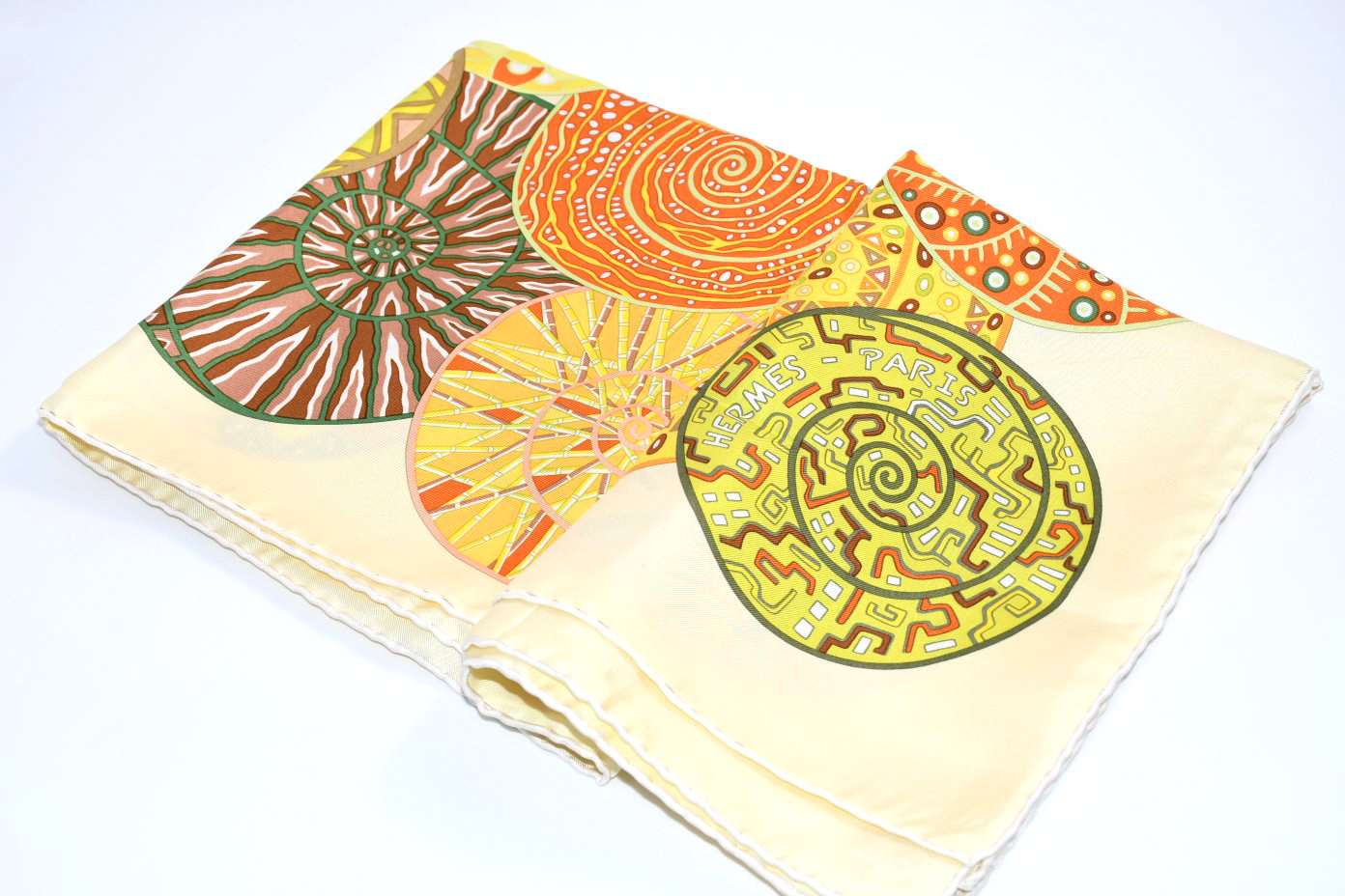 Hermes Scarf Reves d'Escargots 90 cm silk yellow cream snail dream Carre ME25000_0917 (2)