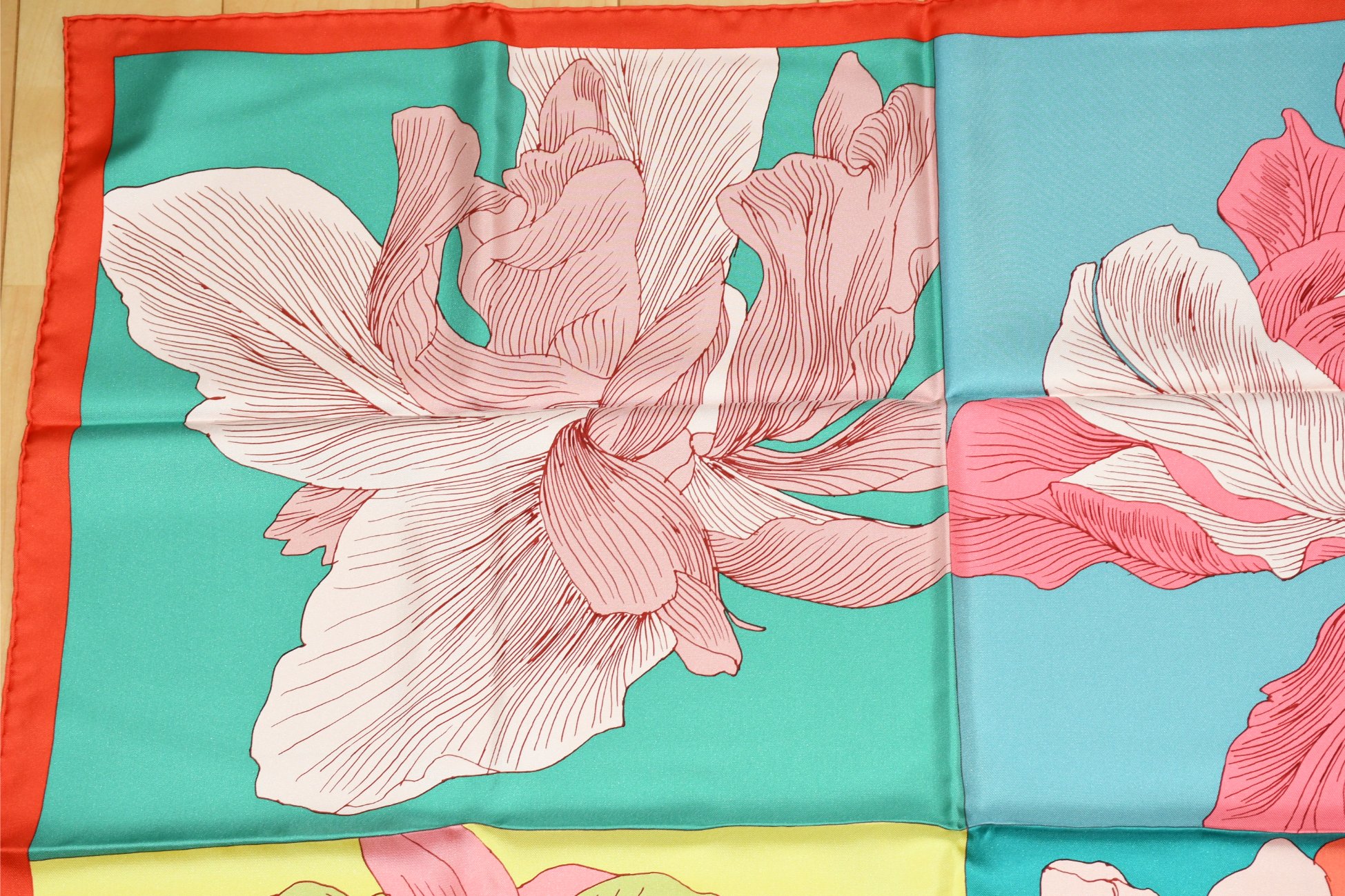 Hermes Scarf Etude Pour Un Iris Arc En Ciel 90 cm silk blue Carre flower 35 AUC35563_1023 (5)