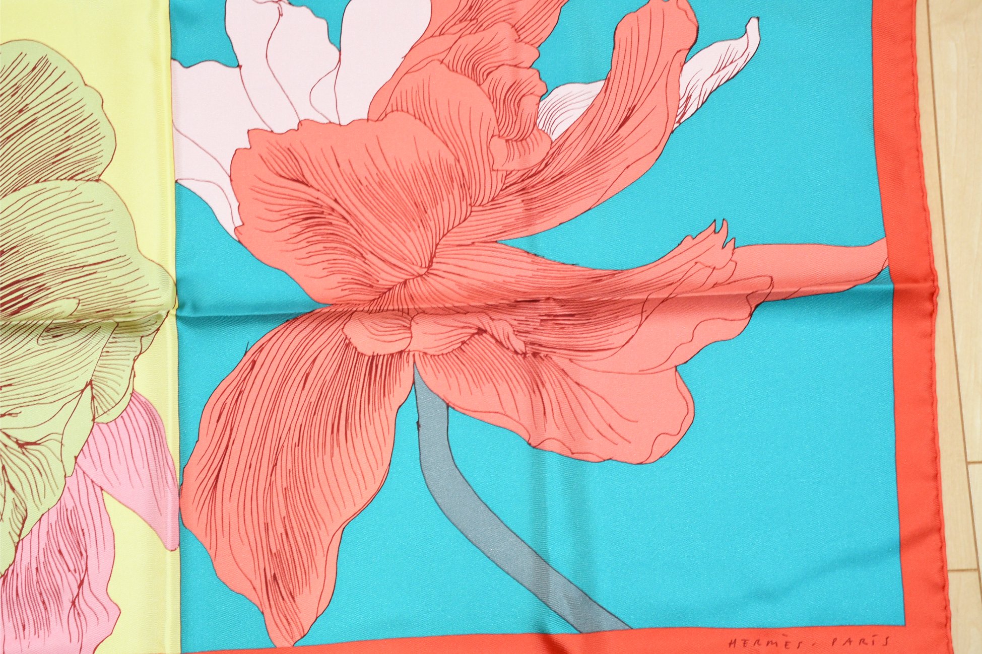 Hermes Scarf Etude Pour Un Iris Arc En Ciel 90 cm silk blue Carre flower 35 AUC35563_1023 (7)