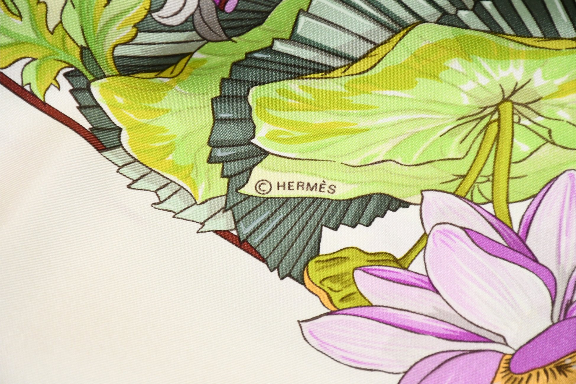 Hermes Scarf Sarasvati by Zoe Pauwels 90 cm silk white cream Carre lotus flower 35 AUC39061_1030 (12)