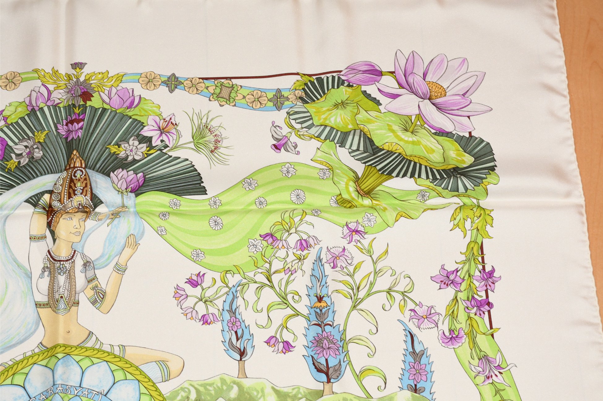Hermes Scarf Sarasvati by Zoe Pauwels 90 cm silk white cream Carre lotus flower 35 AUC39061_1030 (7)