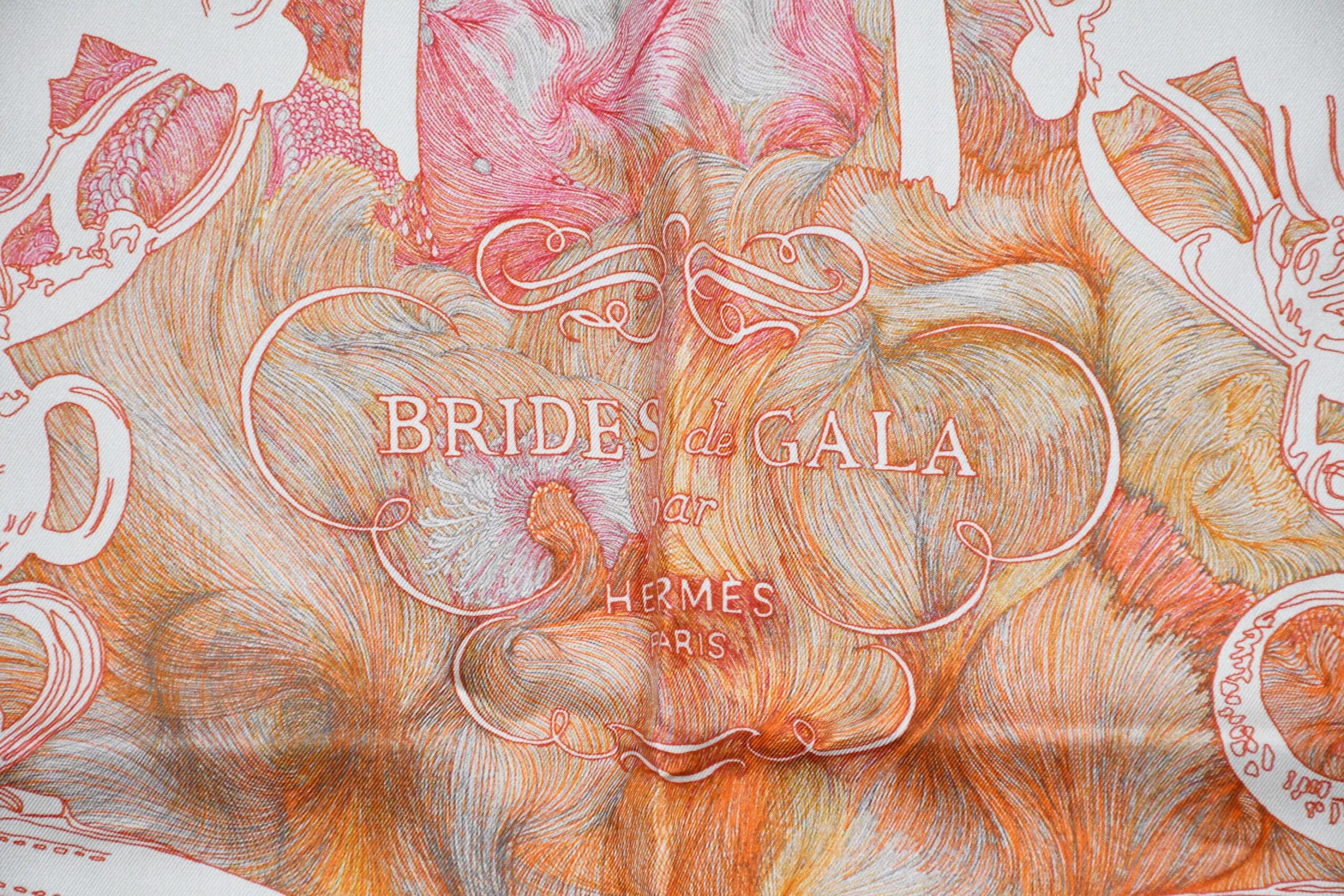Hermes Scarf Brides de Gala en FINESSE 90 cm silk orange Carre 35 AUC18073_0108 (11)