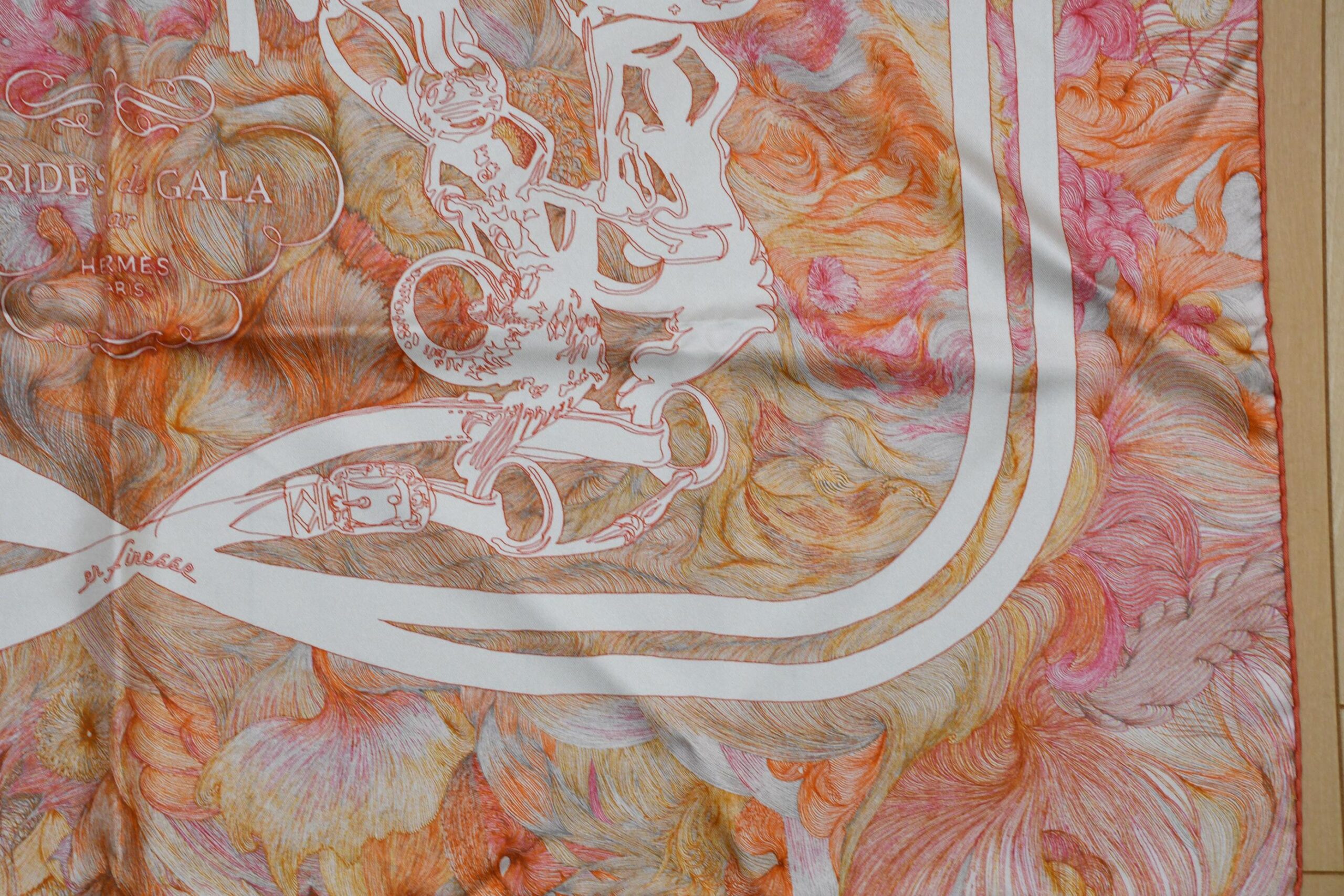 Hermes Scarf Brides de Gala en FINESSE 90 cm silk orange Carre 35 AUC18073_0108 (8)