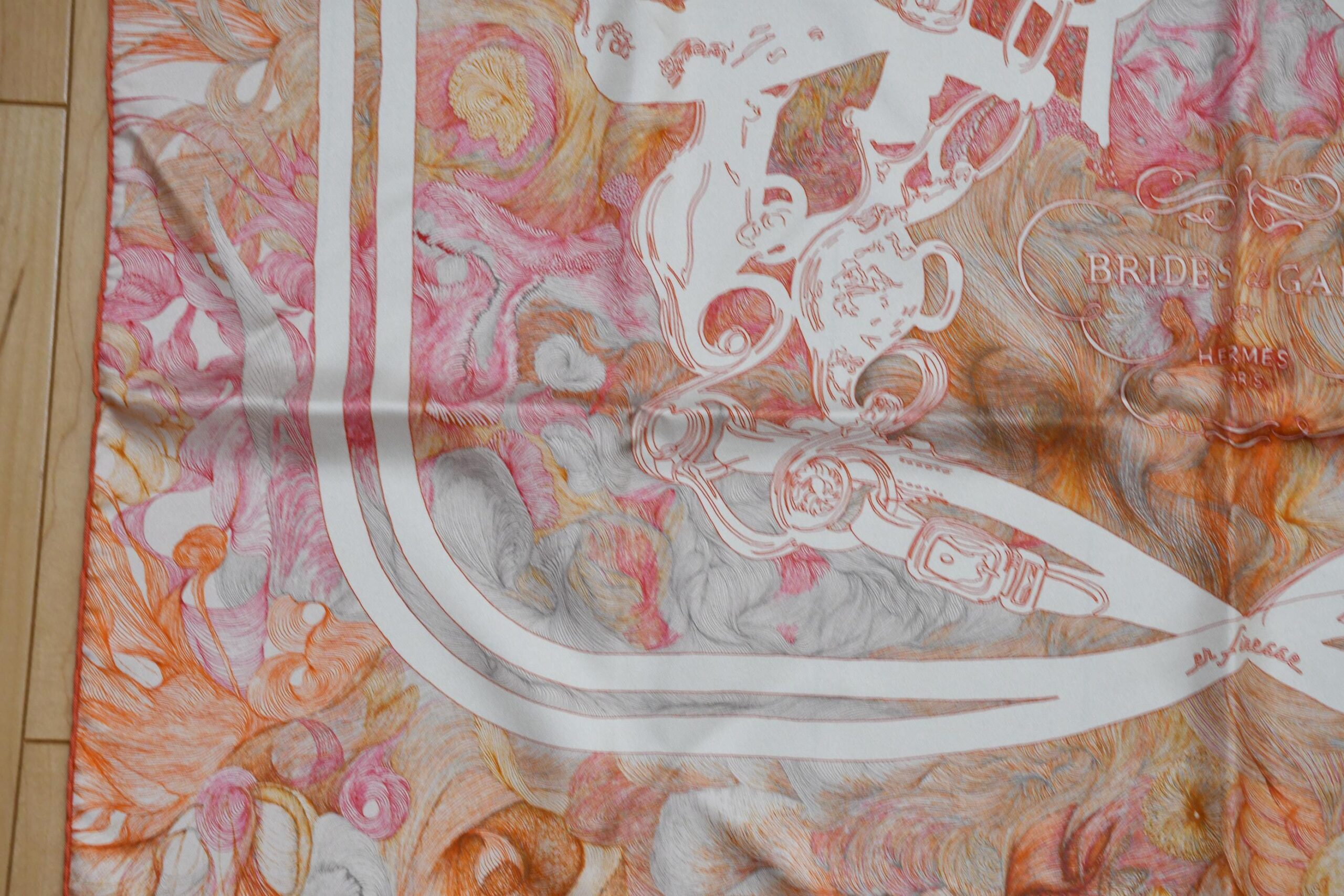 Hermes Scarf Brides de Gala en FINESSE 90 cm silk orange Carre 35 AUC18073_0108 (9)