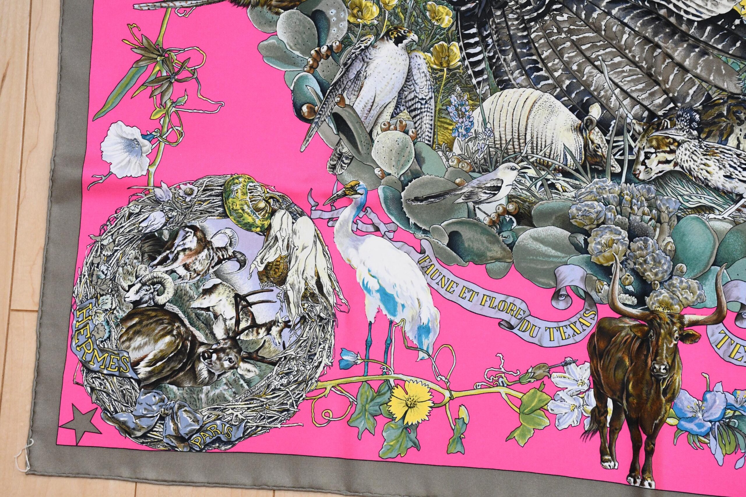 Hermes Scarf Faune Et Flore Du Texas Wildlife 90 cm by Kermit Oliver silk pink gray animal Carre 35 AUC47223_1211 (11)