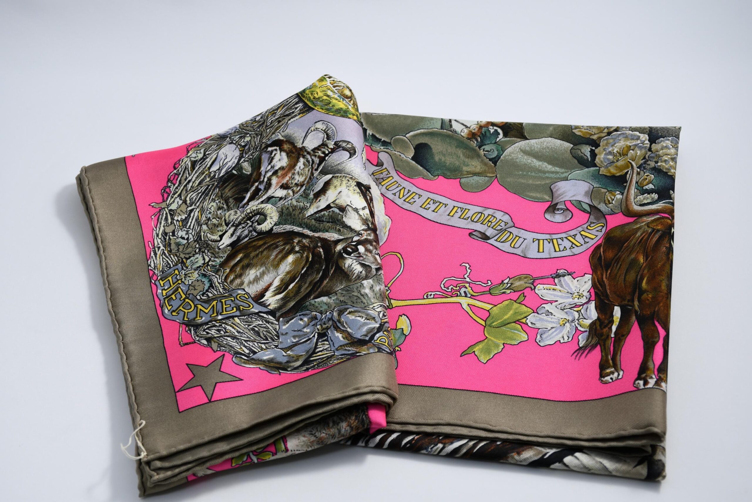 Hermes Scarf Faune Et Flore Du Texas Wildlife 90 cm by Kermit Oliver silk pink gray animal Carre 35 AUC47223_1211 (2)