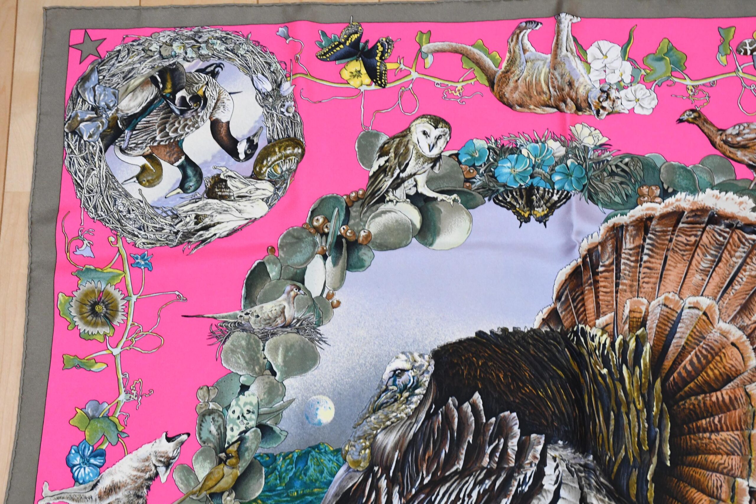 Hermes Scarf Faune Et Flore Du Texas Wildlife 90 cm by Kermit Oliver silk pink gray animal Carre 35 AUC47223_1211 (8)